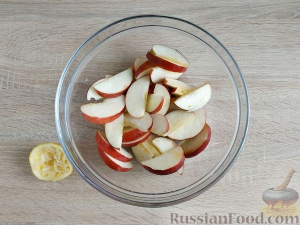 Классическая шарлотка с яблоками