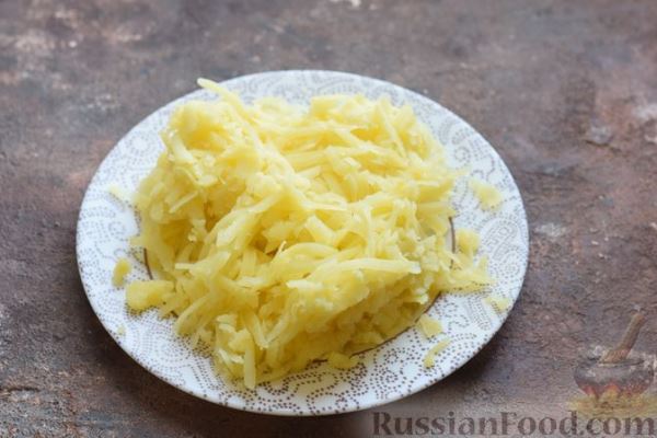 Скумбрия, запечённая с отварным картофелем, грибами и сыром